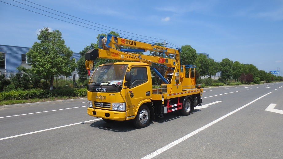 國六東風(fēng)12米高空作業(yè)車