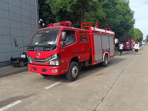 2臺(tái)高壓供水車消防車已出發(fā)